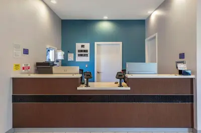 a lobby of a hospital with a waiting room at Best Western Country Inn Temecula in Temecula
