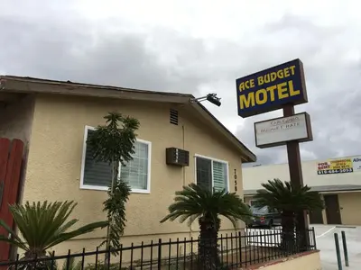 a sign for a ice bucket motel in front of a building at Ace Budget Motel in San Diego