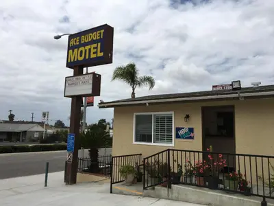 a ice bucket motel sign in front of a building at Ace Budget Motel in San Diego