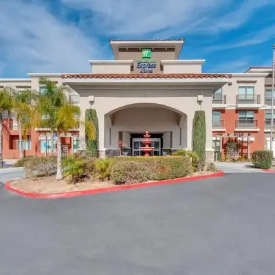 Holiday Inn Express Hotel & Suites Lake Elsinore by IHG