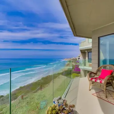 Work Friendly Oceanfront SURF25 Condo