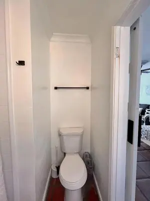 a bathroom with a white toilet in a room at Los Bungalows in Imperial Beach