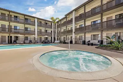a building with a hot tub in the middle of a courtyard at Best Western Carlsbad by the Sea in Carlsbad