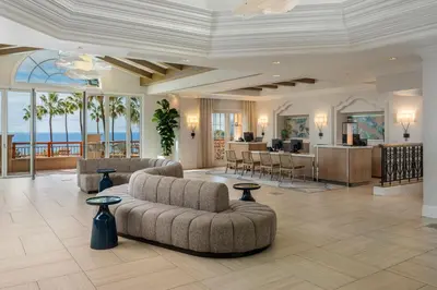 a living room with a couch and a kitchen at Marriott's Newport Coast Villas in Newport Beach