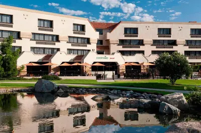 a hotel with a pond in front of it at Courtyard by Marriott San Diego Rancho Bernardo in Rancho Bernardo