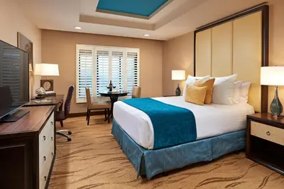 a hotel room with a large bed and a desk at Empress Hotel La Jolla in San Diego