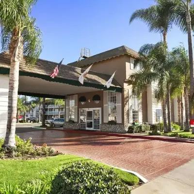 Ramada by Wyndham Costa Mesa/Newport Beach