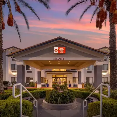 Best Western Plus Lake Elsinore Inn & Suites