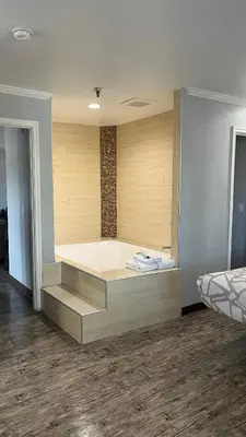 a room with a bath tub in a room at Laguna Inn and Suites in San Juan Capistrano