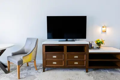 a living room with a television and a chair at Lakehouse Resort in San Marcos