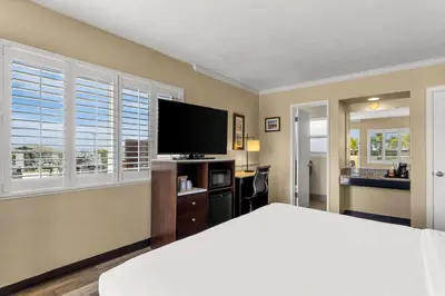 a bedroom with a bed and a flat screen tv at Comfort Inn San Diego Airport At The Harbor in San Diego