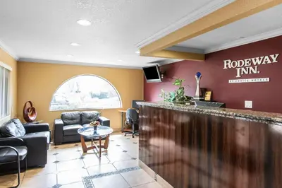 a bar in a hotel lobby with a waiting room at Rodeway Inn Escondido Downtown in Escondido