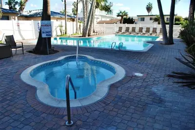 a small swimming pool in the middle of a courtyard at Capri Beach Accommodations at Capri By The Sea in San Diego
