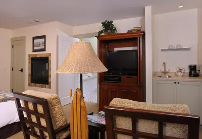 a living room with a dining table and a television at 1906 Lodge in San Diego