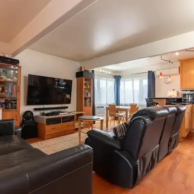 Newport Beach House 1 block from the beach FREE pickleball courts and 6 beach cruisers