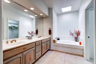 a bathroom with two sinks and a tub and a large mirror at Country Club Home 2 BR, 2 BA and Den about 1 Mi to Golf in Borrego Springs