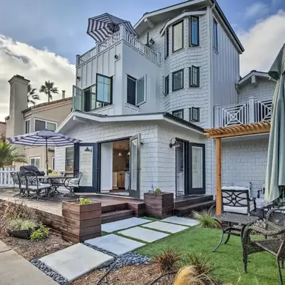 San Diego Home - Walk to Sail Bay and Mission Beach!
