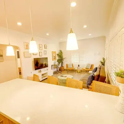 1000#1 Contemporary Home w/ Parking