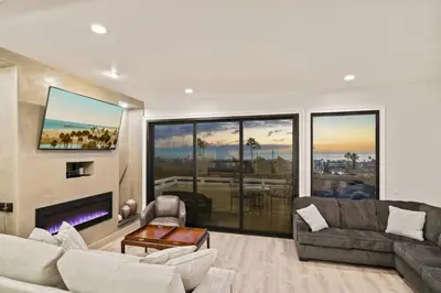 Gallery image of Ocean view AC heated Pool jacuzzi Tennis bikesPool table foosball bikes in Newport Beach