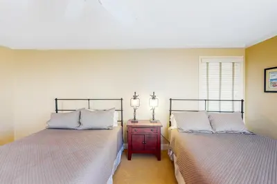 two beds sitting next to each other in a bedroom at Sycamore Beach Retreat in Carlsbad