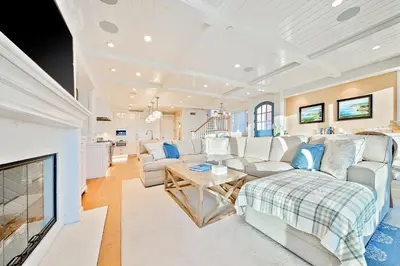 Gallery image of Luxury Beach Front Escape in Newport Beach