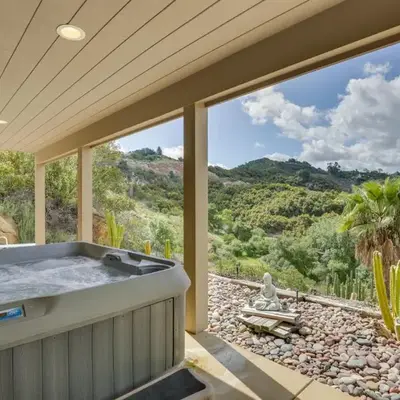 Hot Tub and Balcony Rainbow Retreat Near Wineries!