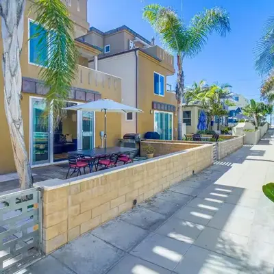 Walk to Mission Beach Centrally Located Townhome