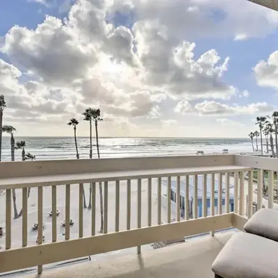 Charming Oceanside Condo with Beach and Pool Access!