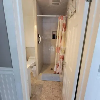 a bathroom with a shower and a toilet in it at Casa de Taft in La Mesa
