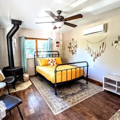 The Bluebird's Nest - Cabin with Fireplace
