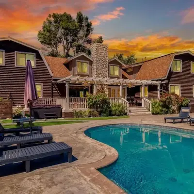 Chateau Syrah by AvantStay Picturesque Estate w Pool Hot Tub Table Tennis Pool Table New Pickleball Court Basketball hoop