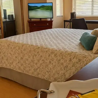 Stallion Crest Suite with TV and private bathroom
