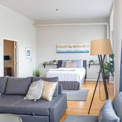 Top Floor Walk to Conv Center Free Parking