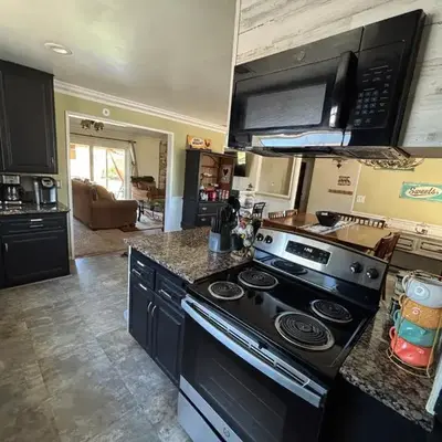 Peaceful & Cozy 3 bedroom Ranch-Home w/Fireplace