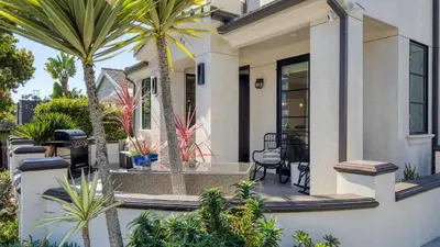 a house with palm trees on the front yard at Sea Crown by AvantStay 5mins from the Beach w Multiple Terraces PermitSLP13639 in Newport Beach