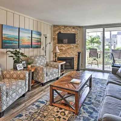 Deja Blue Oceanside Condo on Beach with Pools!