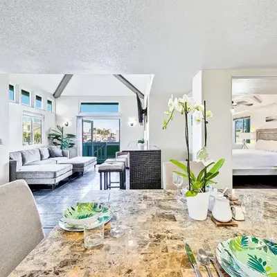 Great Balboa Penninsula Home II