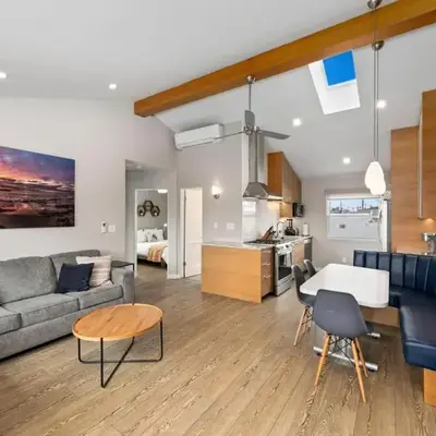 Modern Newly Renovated 2BR Apt in Heart of Ocean Beach